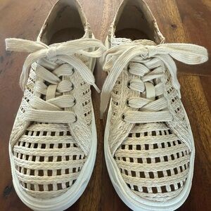 Charles David Off White Woven Sneakers. Size 6. Rafia. Platform Tennis Shoes.